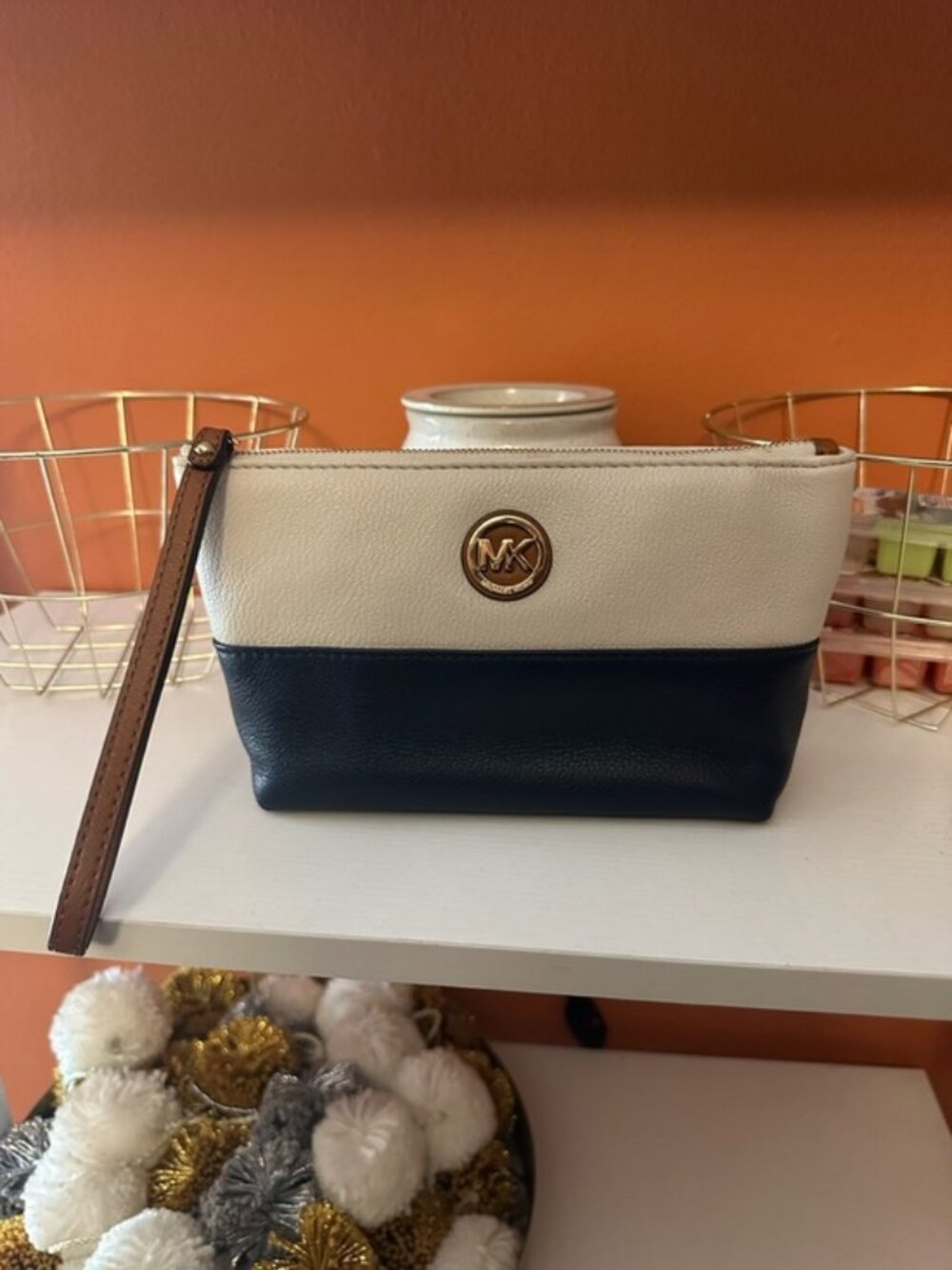 MICHAEL KORS Cream and Navy Leather Wristlet(NWOT)